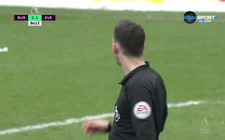 Капитанът на Евертън с безумен трясък в главата на опонент