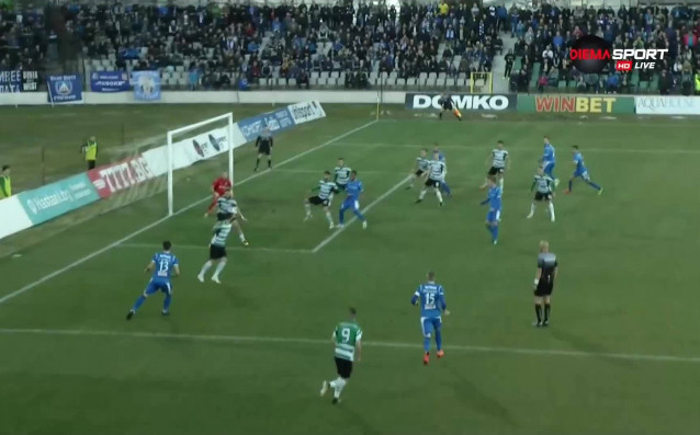 Футболистите на Левски имаха претенции за дузпа в 16 ата