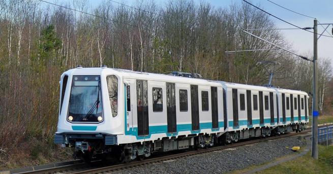 Това е първият от новите влакове за третата линия на