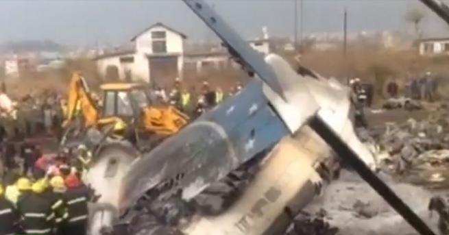 Пътнически самолет се запали при кацане на международното летище в