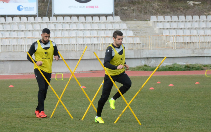 Само 17 играчи тренират с Черно море