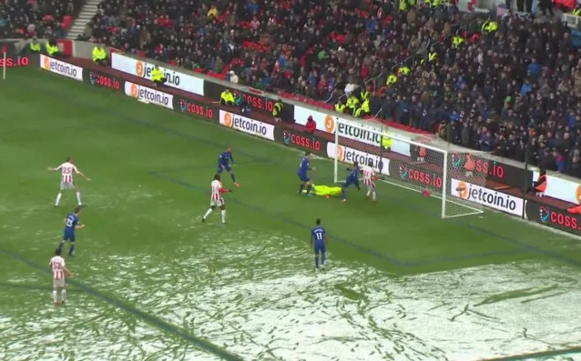 На леко заснежен терен Евертън победи Стоук Сити в двубой