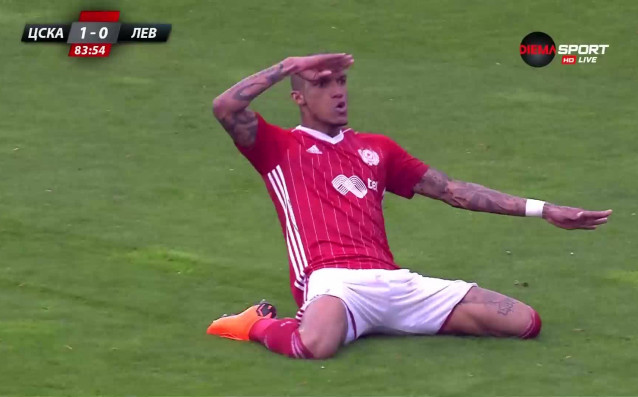 След дълга тежка битка на подгизналия терен на Националния стадион