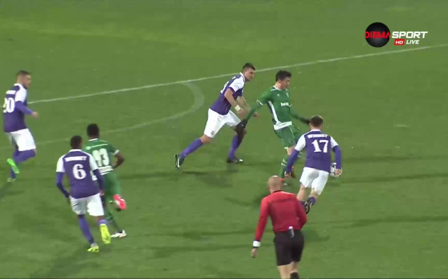 Лудогорец води на почивката на Етър при гостуването си от