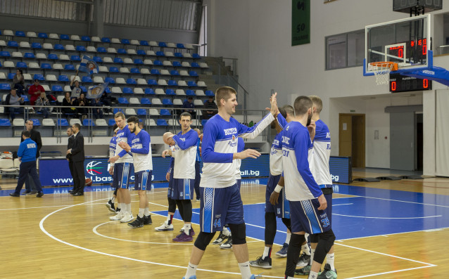Студена зала посрещна баскетболистите на Академик Бултекс 99 в Призрен