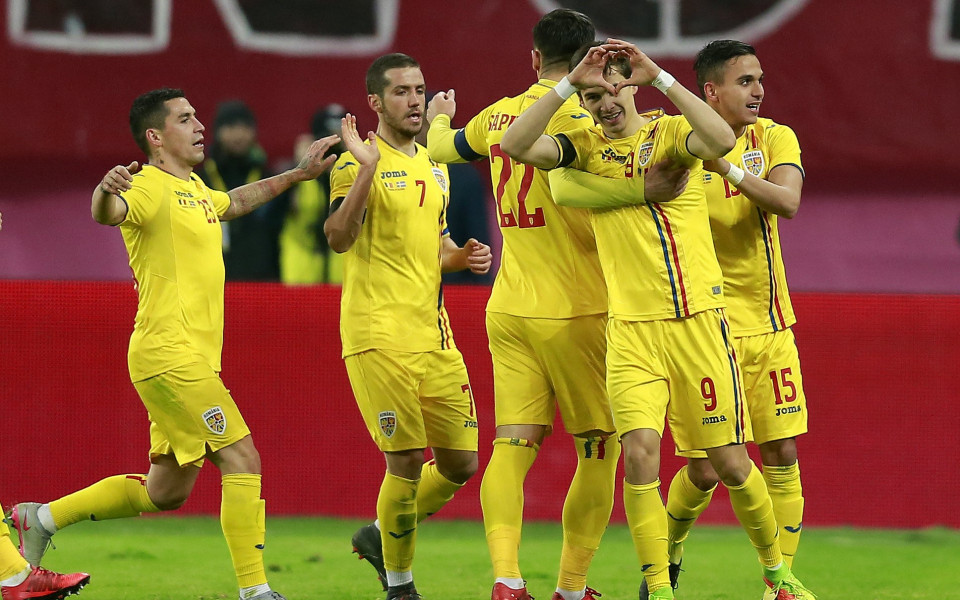 Румъния би Чили в контрола, Кешеру и Моци не играха