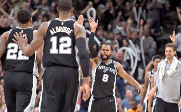 Сан Антонио оцеля в серията с шампиона