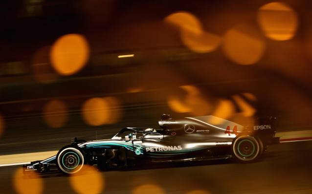 Световният шампион във Формула 1 Люис Хамилтън беше наказан с