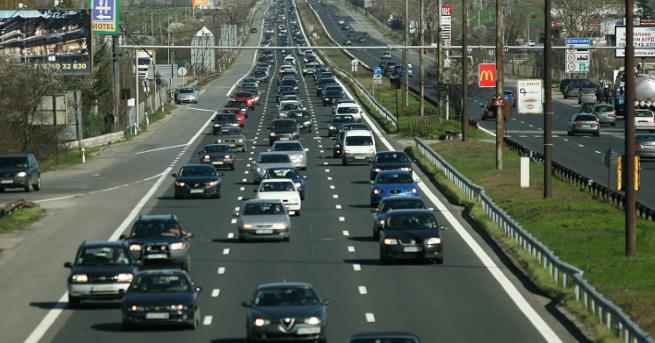 Движението към столицата е интензивно Очакват се над 100 хил автомобила