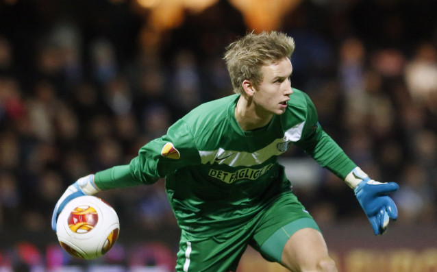 Айнтрахт Франкфурт привлече вратаря Фредерик Рьонов потвърдиха от елитния германски