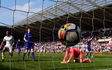 Лебеди и карамели сключиха примирие