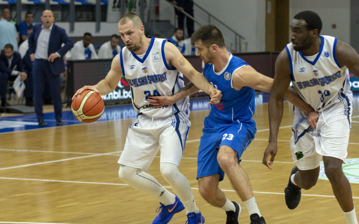 Левски Лукойл оцеля в Самоков и оглави НБЛ