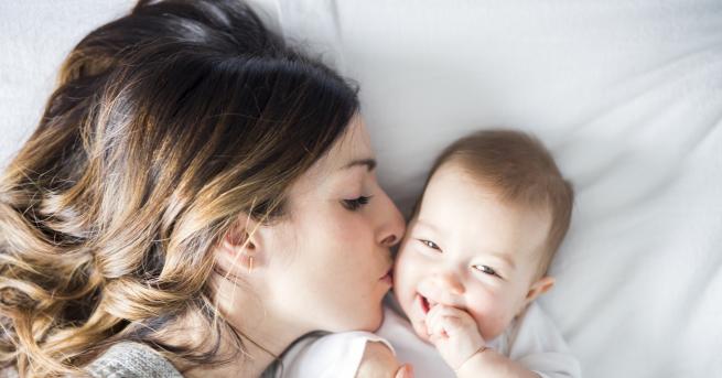 Бебенцата са създадени за гушкане люшкане и целуване особено през