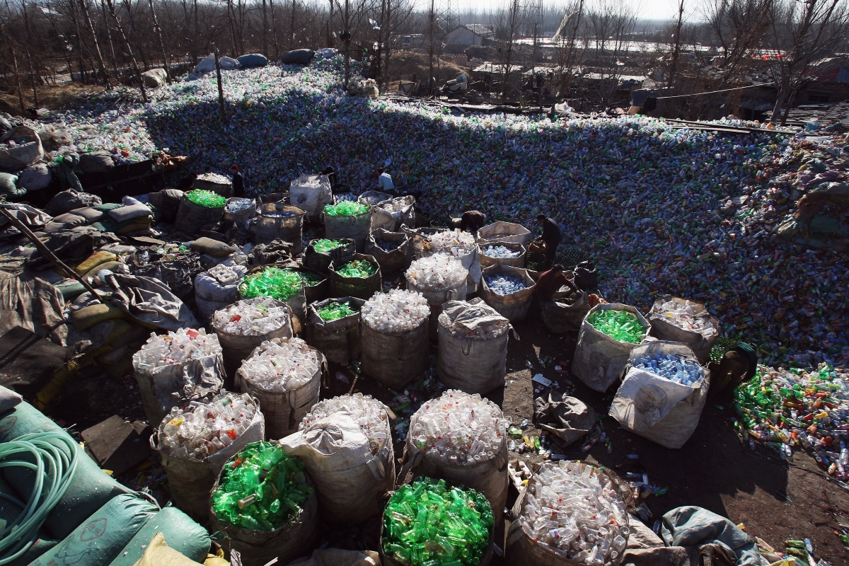 Фабрика за рециклиране на отпадъци в Китай.