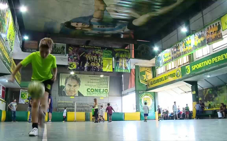 Футболен клуб пресъздаде велика творба на Микеланджело с Меси и Марадона