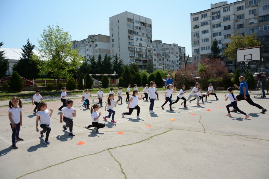 Министър Кралев посети урок с професионални треньори по лека атлетика1