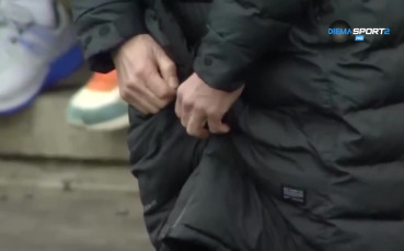 Вечната неравна борба: Венгер срещу... ципа на шубата