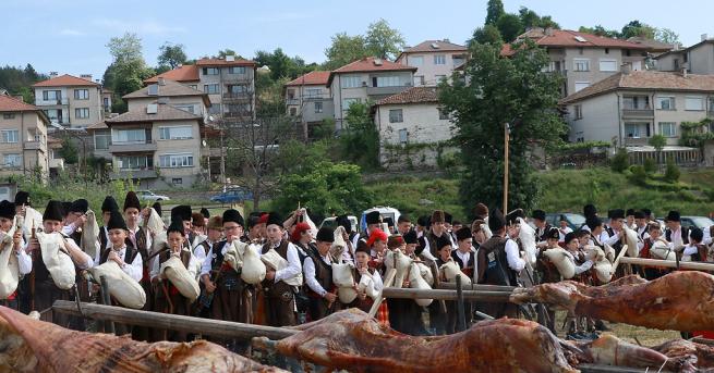 150 чевермета се въртят от нощта в Златоград за празника