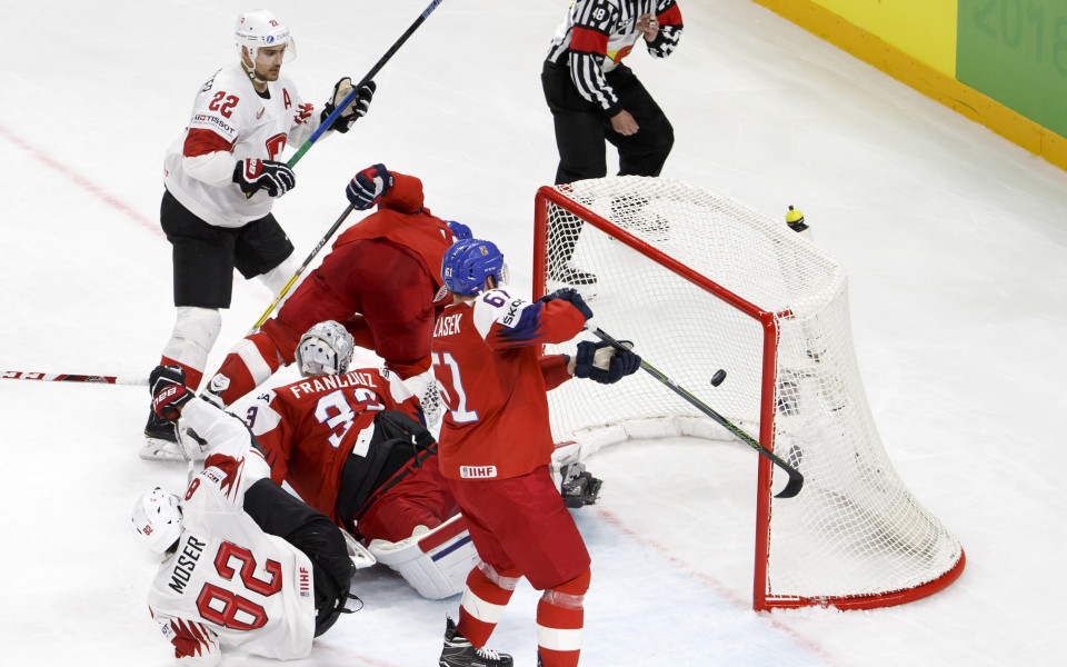 Финландия разгроми Норвегия, Чехия прекърши Швейцария на Световното по хокей
