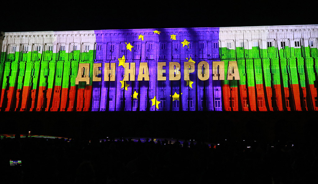 С 3D mapping на фасадата на МС , столичани отбелязаха Деня на Европа