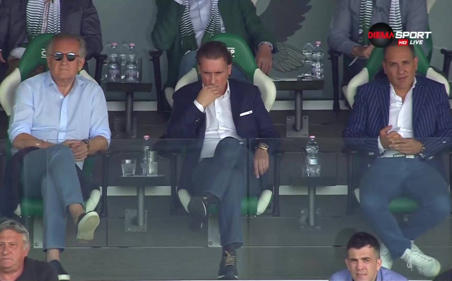 Собственикът на Левски Спас Русев седна рамо до рамо с