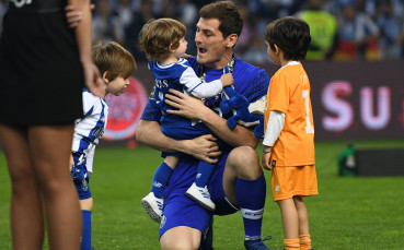 Официално: Касияс преподписа с Порто