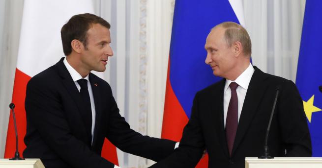 Френският президент Еманюел Макрон каза че иска да закрепи Русия в Европа