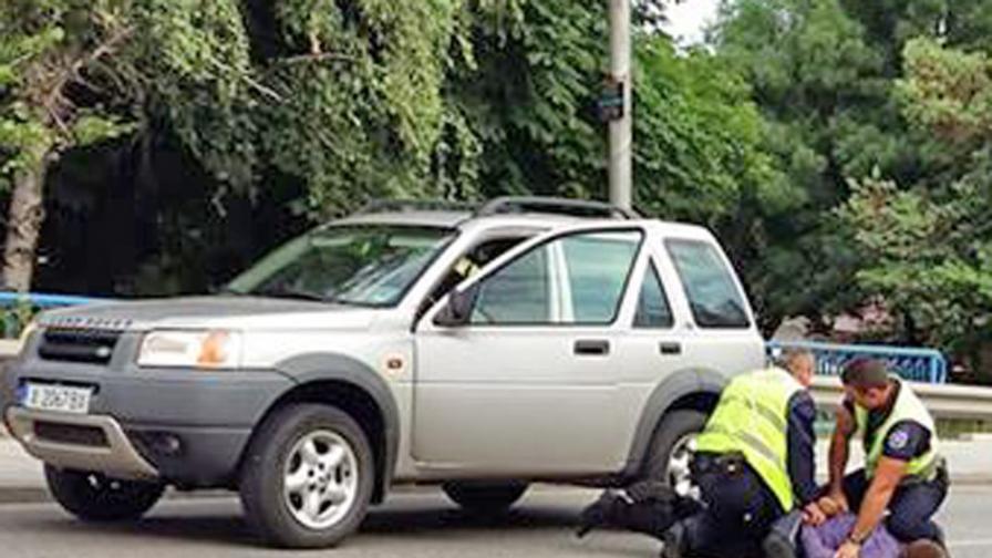 Задигнаха колата на полицай в Хасково, той я гледа как потегля