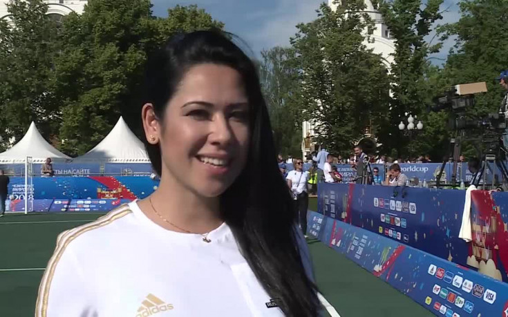 Модел от Бразилия изуми с боравенето с топката