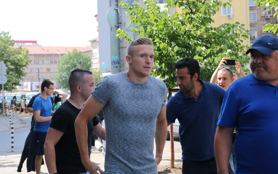 Фенове на Левски изпратиха Роман Прохазка