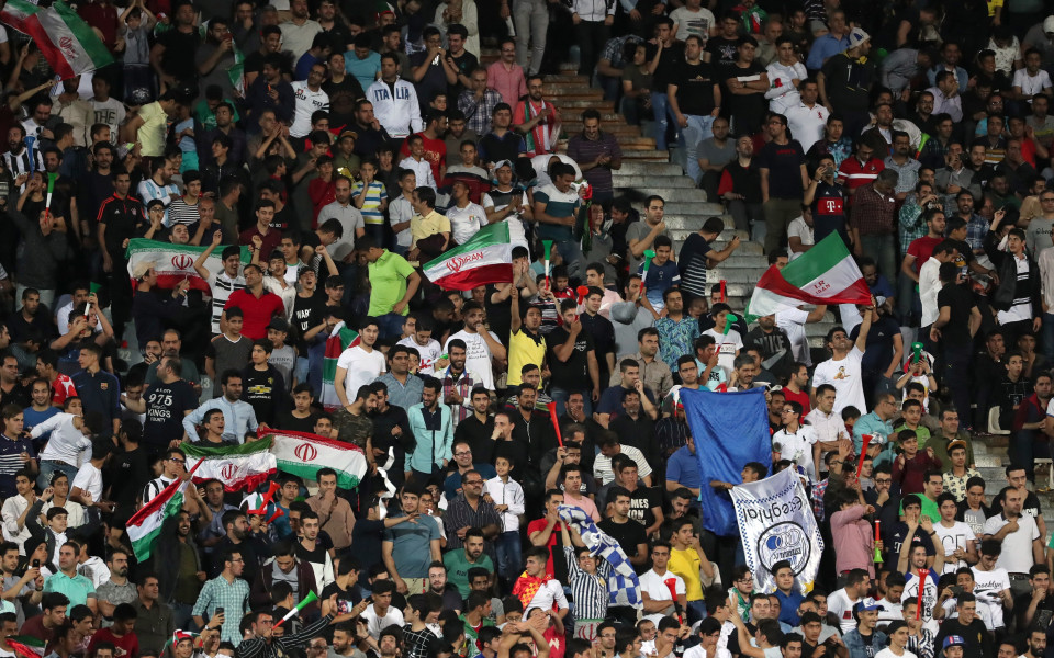 Иран позволи на жените да посетят мач на националния отбор