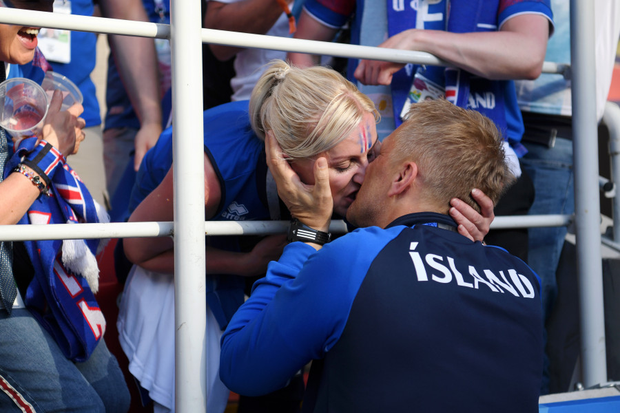 Футболистите на Исландия след ремито с Аржентина1