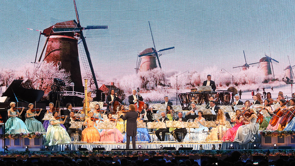 Световноизвестната звезда Andre Rieu за първи път в България „Кралят на валса” – с впечатляващ концерт в „Арена Армеец”