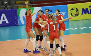 Момичетата от националния отбор на България по волейбол за жени