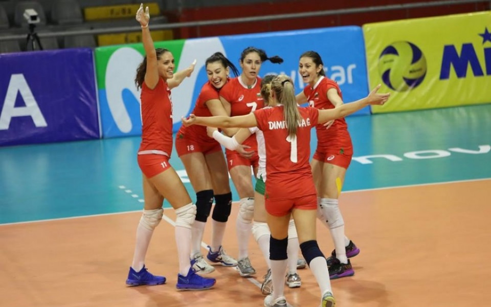 Момичетата от националния отбор на България по волейбол за жени
