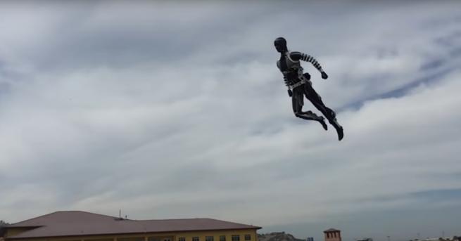 Холивудските филми за супергерои изобилстват със зрелищни каскади с огромни