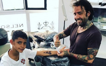 Кристиано-младши си направи първа татуировка