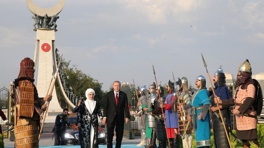 Реджеп Ердоган и съпругата му на церемонията по встъпване в длъжност като президент на Турция