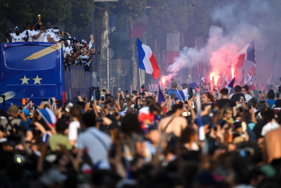 Франция ликува със своите герои1
