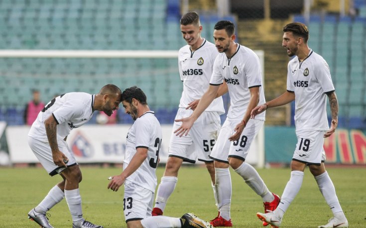 Загорчич взе 20 души в групата на Славия за мача с Хайдук