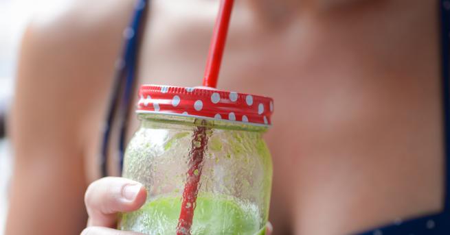 Грешно избраните напитки през лятото не само не утоляват жаждата