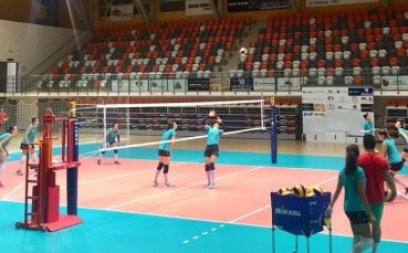 Волейболистките продължават подготовка в Панагюрище