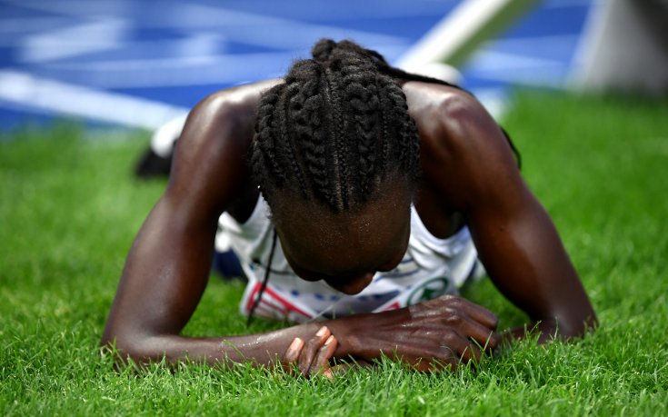 Кенийка с уникален гаф, празнува преди края на състезание