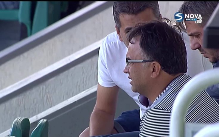 Николай Митов следи битката между Славия и Дунав