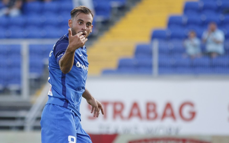 Вече бившият ас на Левски Давиде Мариани позира с екипа