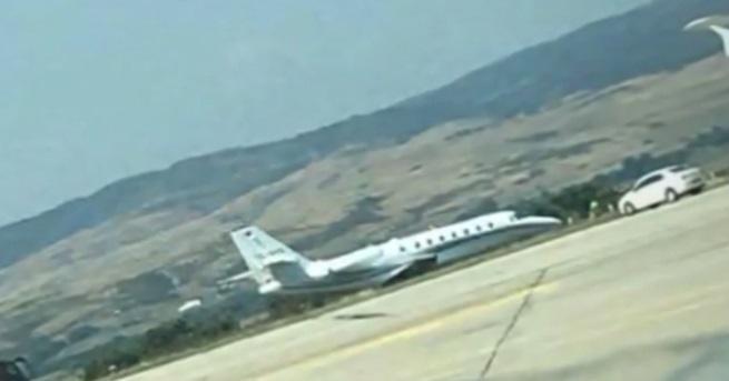 Частен самолет Чесна излезе от пистата на летището в Бургас
