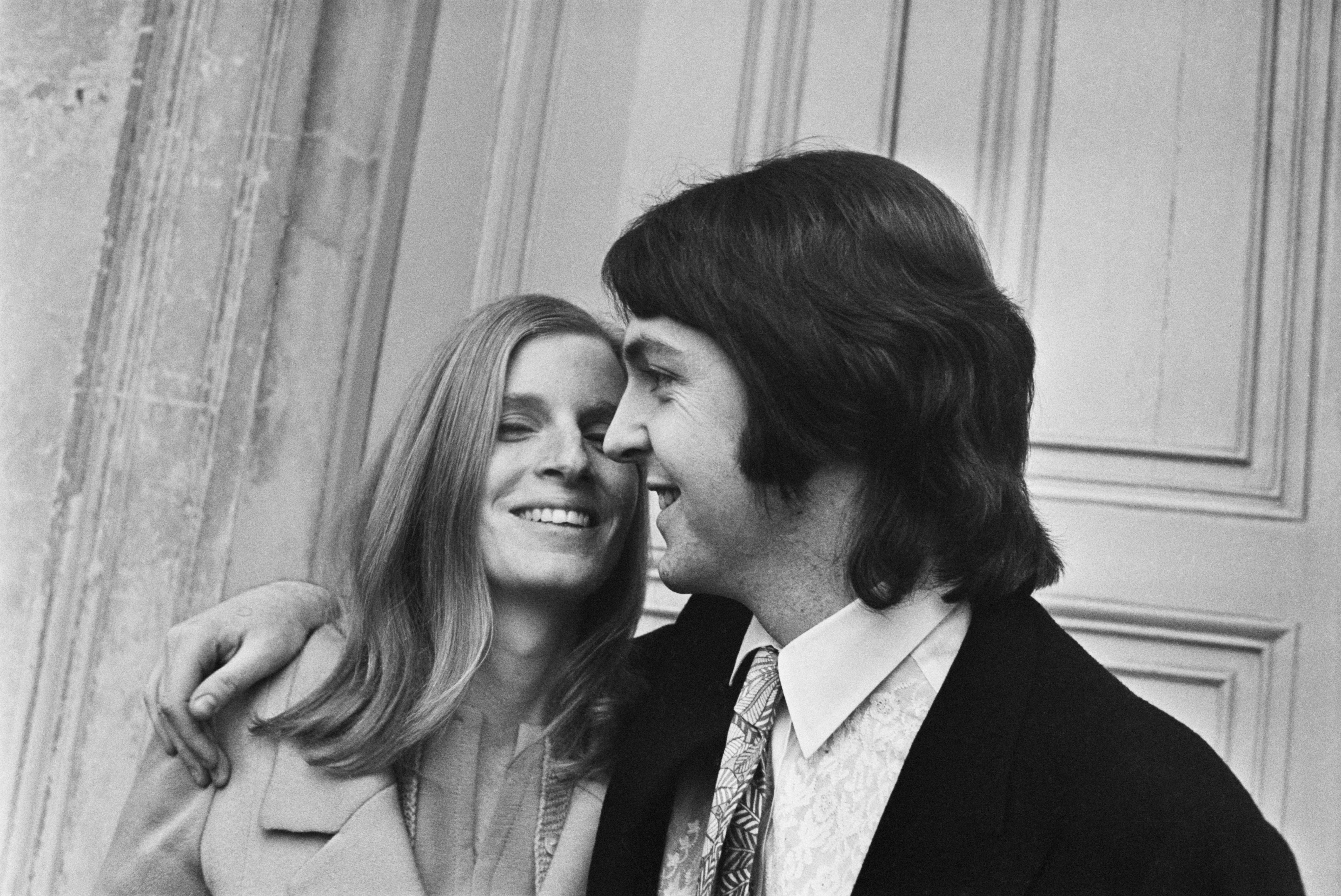1970 г. Пол и Линда Маккартни. Те за женени цели 29 години, работят заедно по различни музикални проукти. През 1998 г. Линда умира.