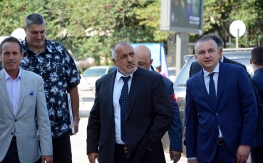 Премиерът на България Бойко Борисов размаха пръст на недисциплинираните