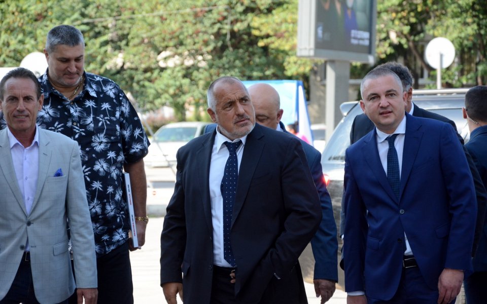 Премиерът на България - Бойко Борисов размаха пръст на недисциплинираните