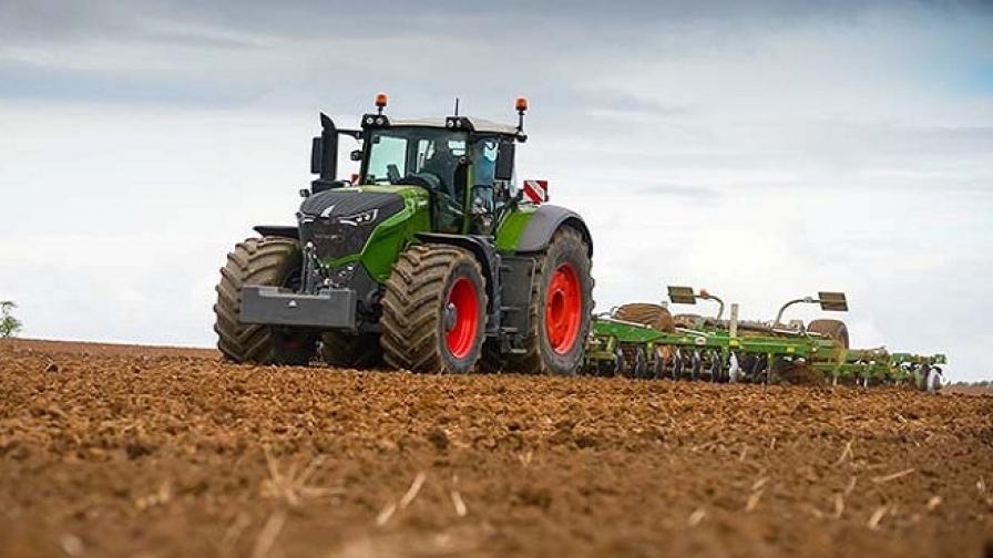 Нова мода сред фермерите - хакнати трактори